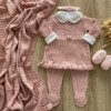 Saída Maternidade Esther em Tricot Bebê Menina Vestido Rosê com Laço e Pérola Bebê 3 Peças Luxo